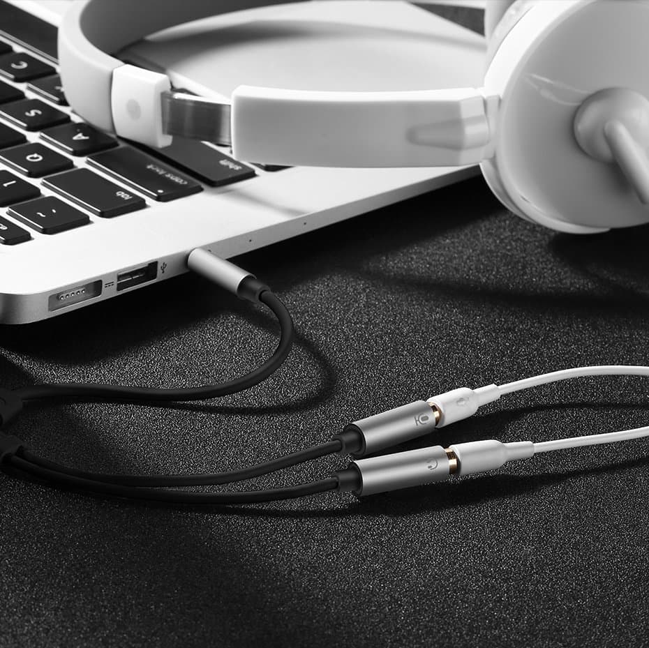 Ugreen cable cable headphone splitter 3.5 mm mini jack AUX microphone 20cm (microphone + stereo output) silver (30619) 3